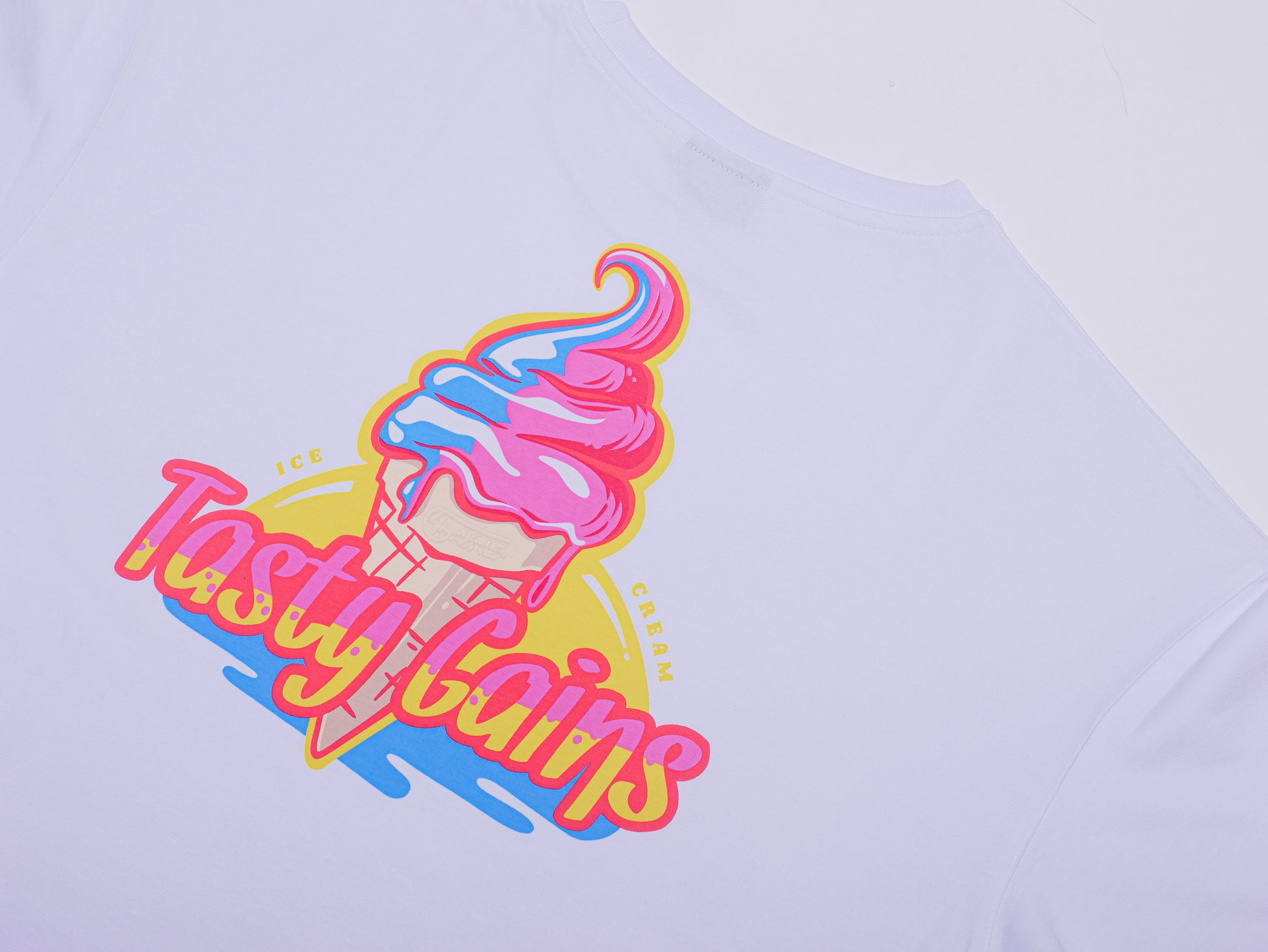 Weißes 4GAINS Ice-Cream T-Shirt mit oversized Schnitt